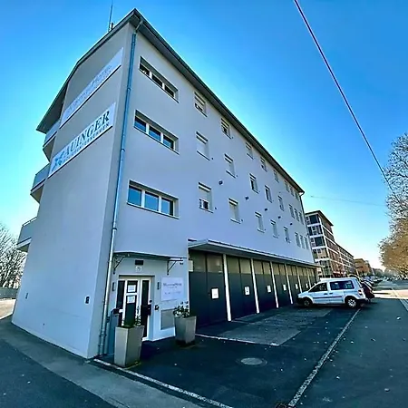 Montagehotel Living@linz * 린츠